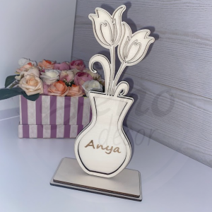 Talpas váza tulipánnal Anyukáknak