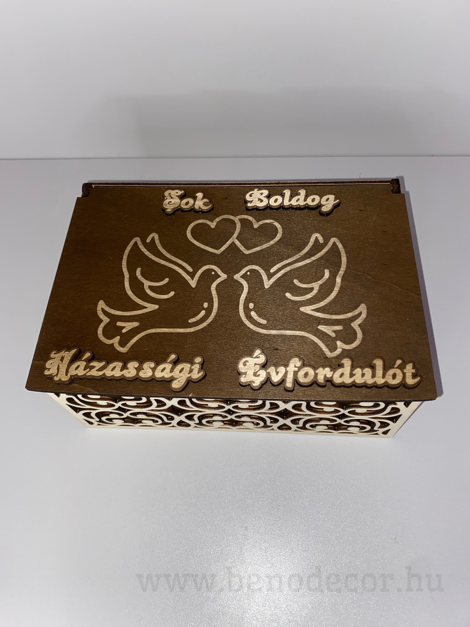 Egyedi fa díszdoboz galamb motívummal - Image 3