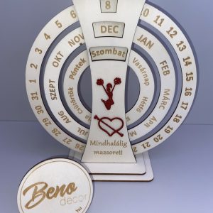 Mazsorett öröknaptár – fából készült, csillogó díszítésű