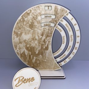 Fényképes fa öröknaptár – egyedi gravírozott ajándék