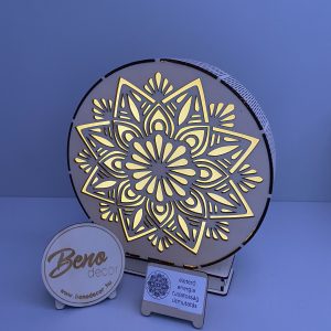 Virágos mandala fa hangulatlámpa LED fénnyel