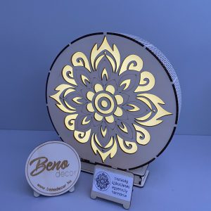 Virágmintás fából készült mandala - LED díszvilágítás