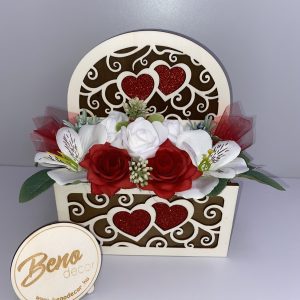 Szív alakú dekor doboz művirággal
