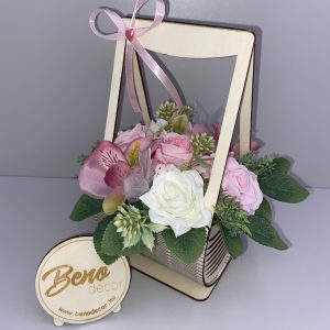 Virágos fa ajándékkosár – romantikus asztaldísz