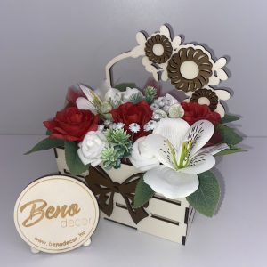 Fa virágos kosár – piros-fehér selyemvirág ajándékdoboz