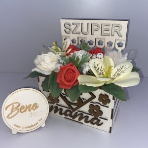 „Szuper Mama” fa ajándékdoboz – selyemvirág ajándék