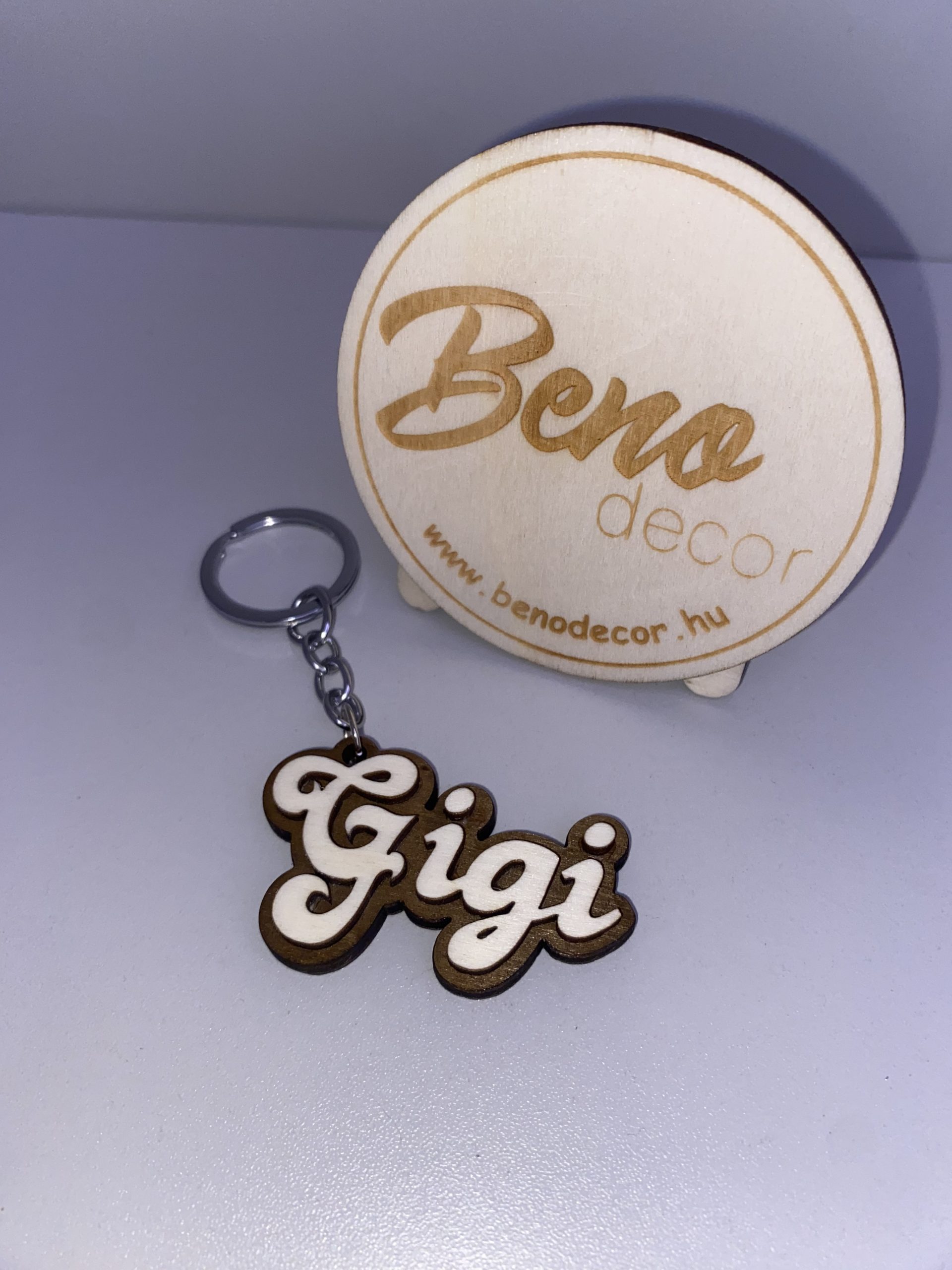 Egyedi neves fa kulcstartó – bármilyen névvel kérhető