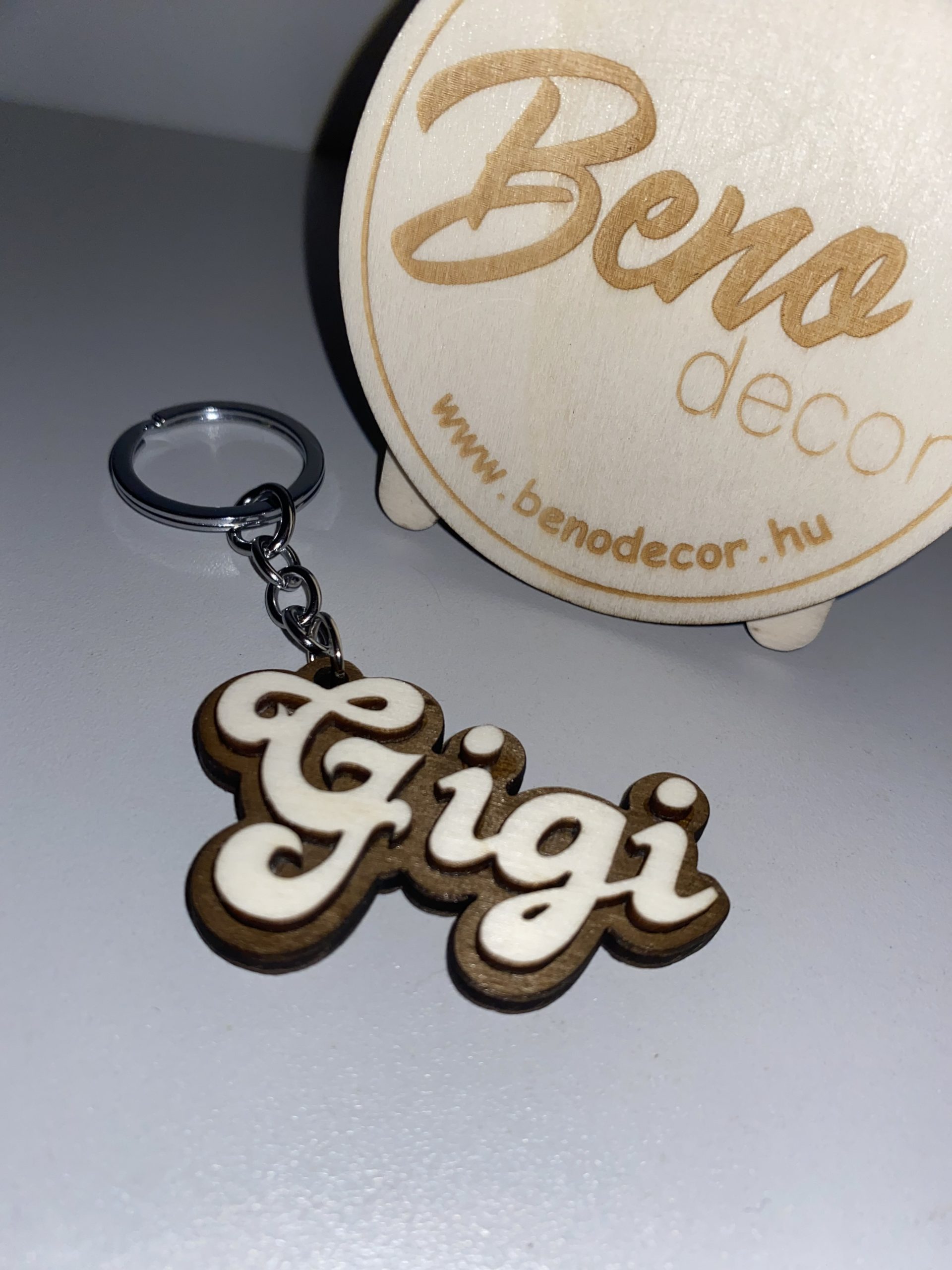 Egyedi neves fa kulcstartó – bármilyen névvel kérhető - Image 2