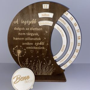 Gravírozott öröknaptár pitypangos mintával – egyedi idézettel